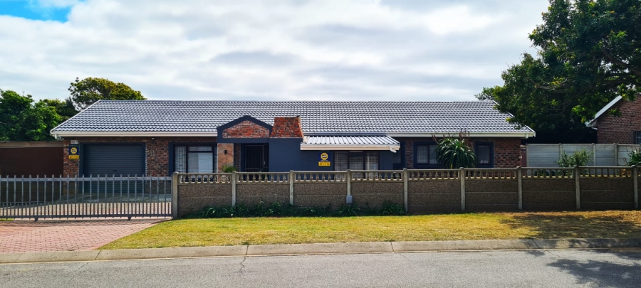 4 Bedroom Property for Sale in Fraaiuitsig Western Cape